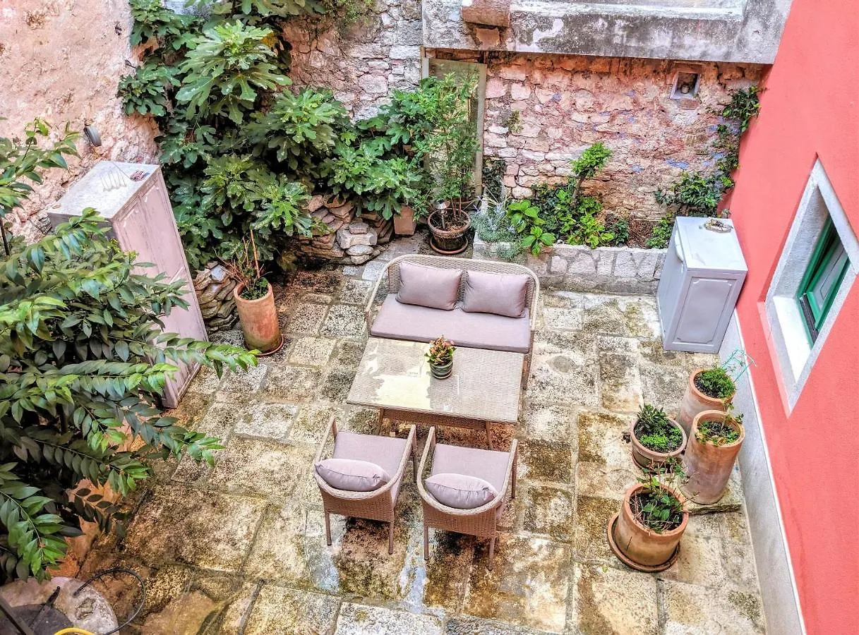 Private Courtyard Medieval Stone Home In Old Town Rovinj Kroatien