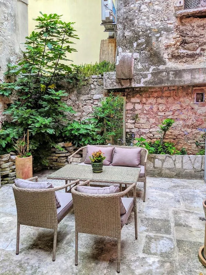 Private Courtyard Medieval Stone Home In Old Town Rovinj 0*,  Kroatien